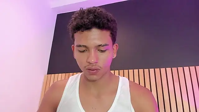 jhoystrong  online show from March 7, 7:44 pm