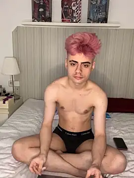 YourFavouriteTwink online show from March 13, 6:03 pm