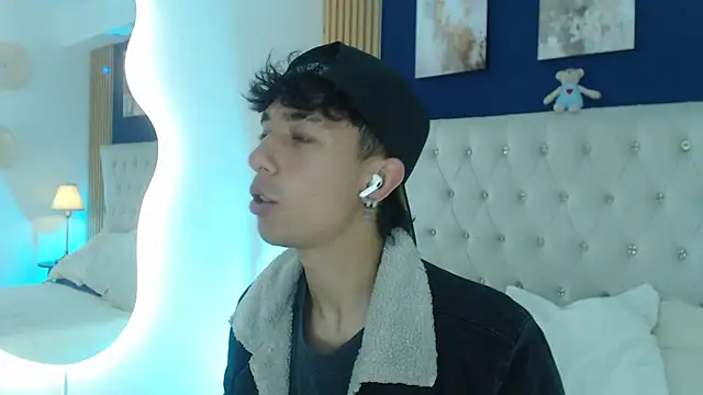 Aiden Rivers  online show from April 1, 1:02 pm