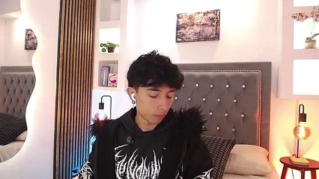 Aiden Rivers  online show from July 31, 1:32 pm