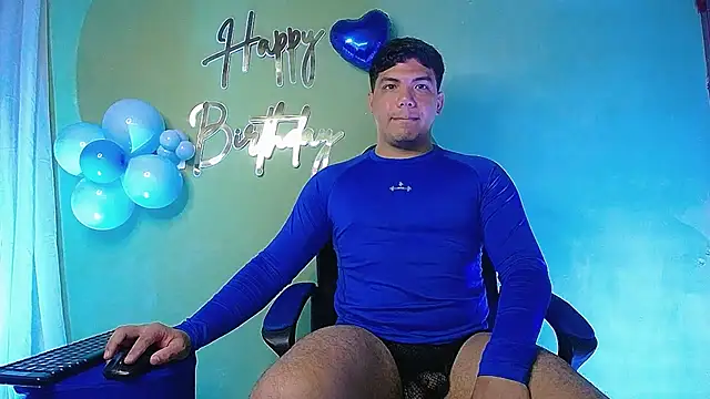 Uriel Ray  online show from February 22, 11:06 pm