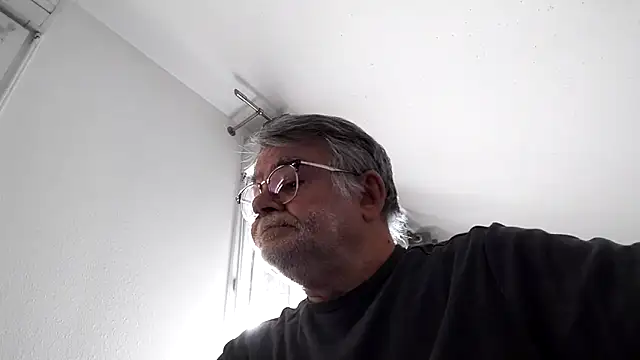 Vieux pervert online show from March 5, 8:43 am