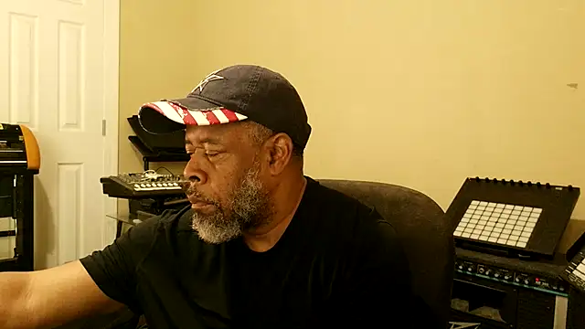 Cleozevo1961 online show from April 23, 2:08 pm