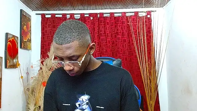 milo018 online show from February 17, 8:52 pm