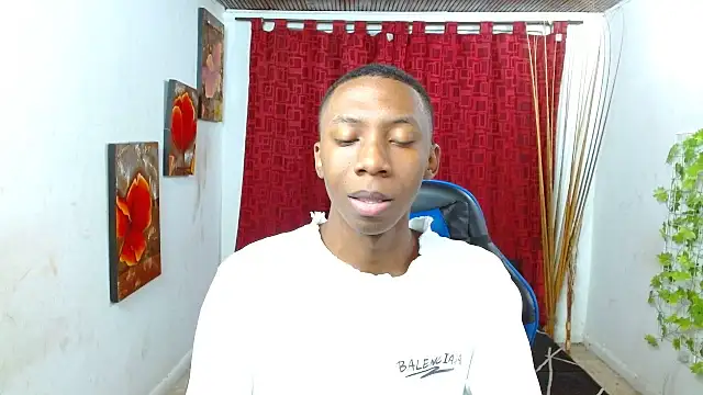 milo018 online show from June 10, 7:47 pm