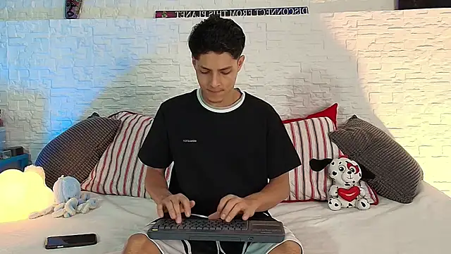 Eliassalvatore  online show from April 21, 7:20 pm