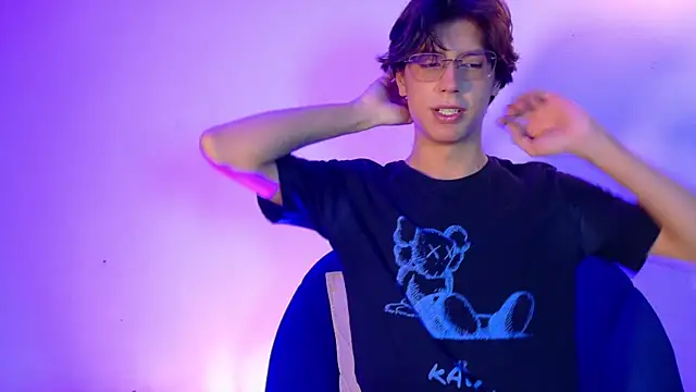 lui x dust online show from April 24, 4:04 am