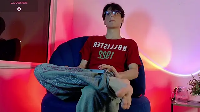 lui x dust online show from June 3, 3:19 am