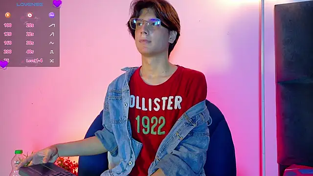 lui x dust online show from April 21, 3:45 am