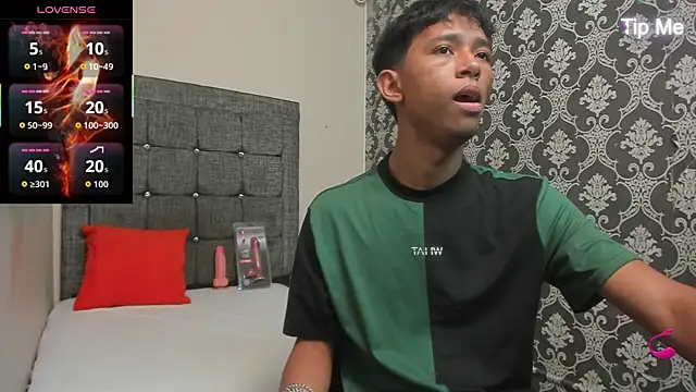 Little Twink19x online show from April 18, 7:58 pm