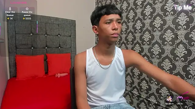 Little Twink19x online show from April 23, 7:27 pm
