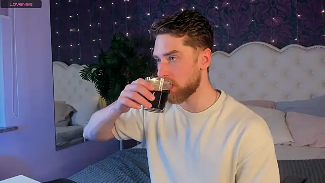 Dexter Raze online show from March 25, 10:58 pm