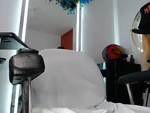 sebas diaz  online show from April 14, 2:16 pm