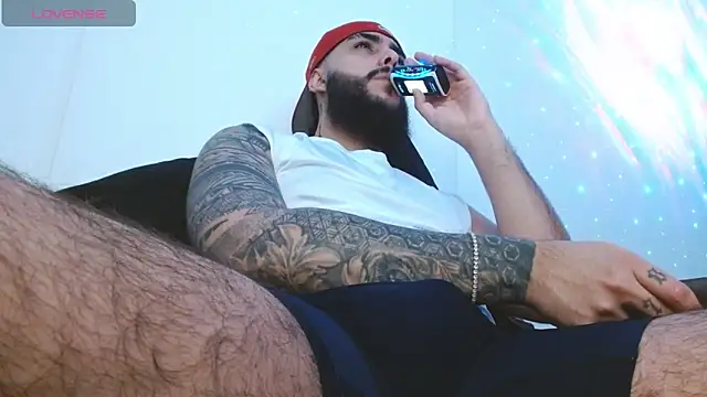 SantiagoHincapiie online show from April 22, 5:57 am