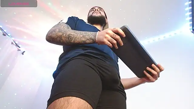 SantiagoHincapiie online show from April 1, 6:59 am