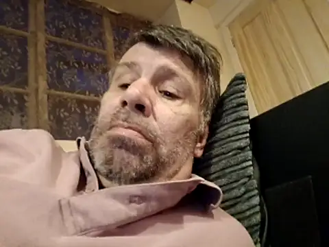 stud2512 online show from April 20, 7:27 pm