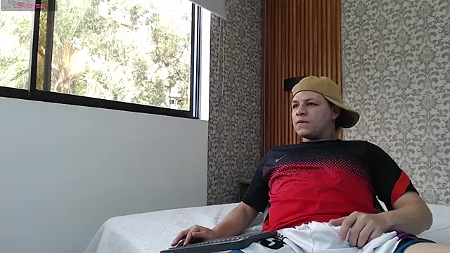 SamJoness  online show from March 7, 7:33 pm