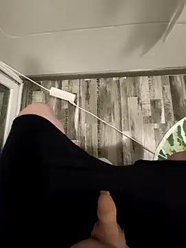 Model691 online show from April 25, 9:12 am