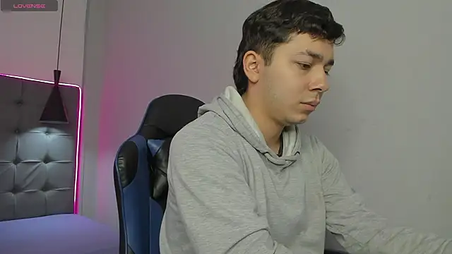 Julian Smith21 online show from March 3, 12:45 pm