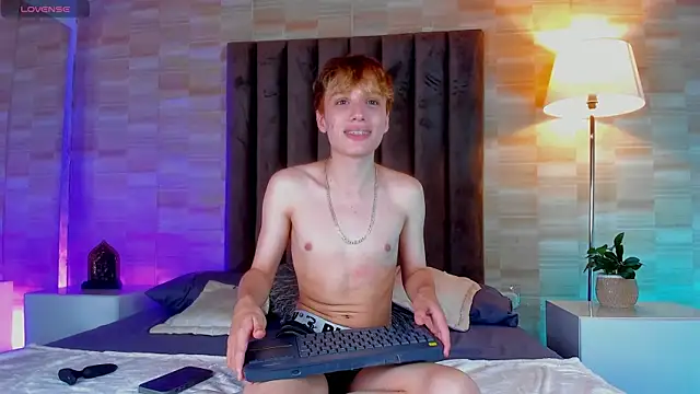 Isaac Grey online show from April 4, 8:06 pm