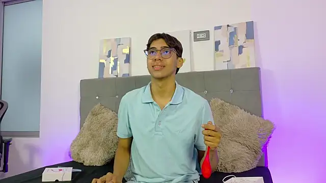 Eros Lux online show from June 6, 1:06 pm