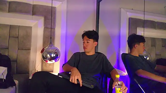 Austin Reedss online show from April 20, 6:21 pm