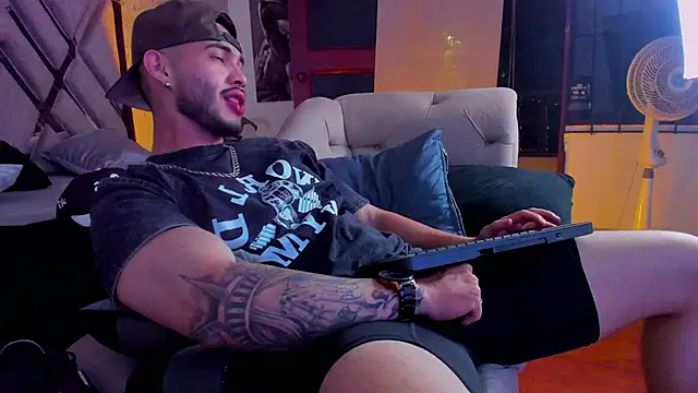 Vincentblack online show from June 12, 2:54 am