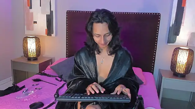 Elisasue online show from March 2, 4:01 am