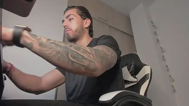 Axel  Blaze online show from April 23, 12:29 pm