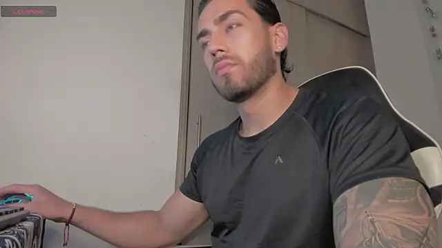 Axel  Blaze online show from April 16, 12:38 pm