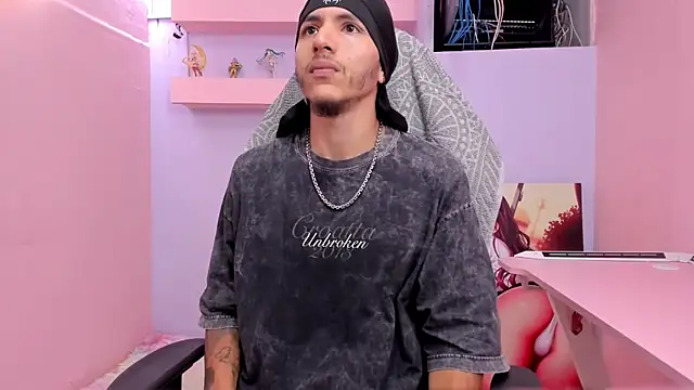 DanteLuxx online show from April 18, 4:47 am