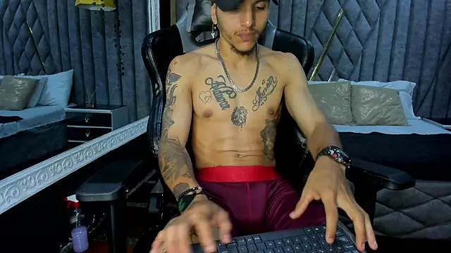 DanteLuxx online show from March 18, 9:45 am