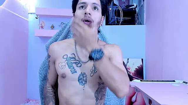 DanteLuxx online show from April 22, 3:35 am