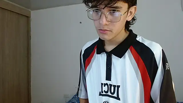 noah millerx online show from June 18, 7:52 pm