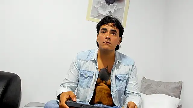 Theo Castell online show from March 6, 12:24 pm