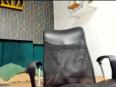 maximo-lane online show from March 6, 11:35 pm