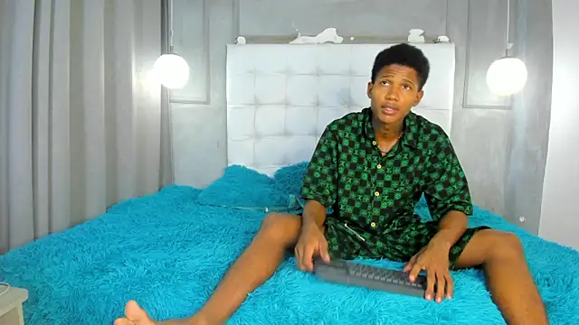 chloe and leider online show from March 8, 2:54 pm