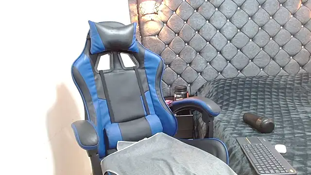 max milk2 online show from March 5, 7:21 pm