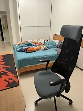 ccss28c online show from April 24, 12:18 pm