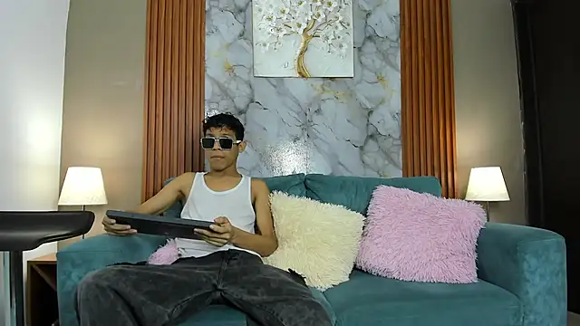 SKINNY BOYXXX online show from March 3, 7:27 am