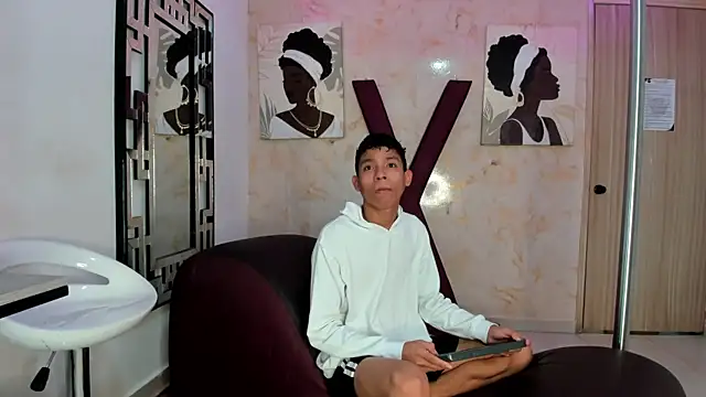 SKINNY BOYXXX online show from April 21, 7:14 am