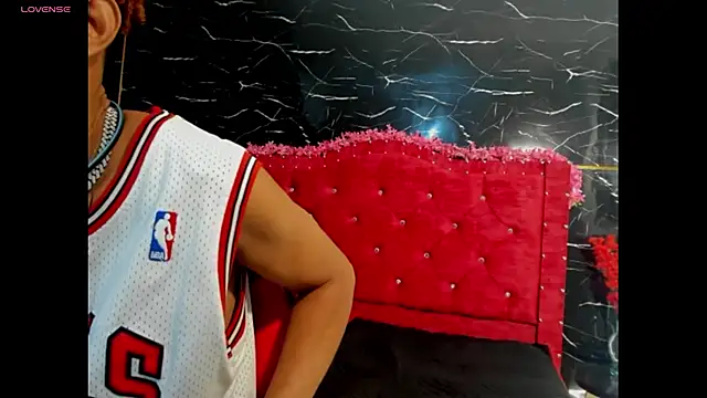 the curlyhot online show from March 6, 2:25 pm