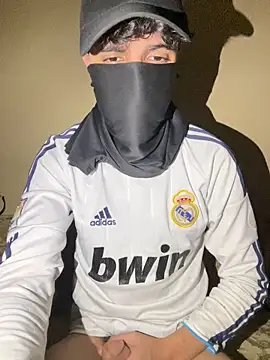 marouaN197 online show from April 4, 10:40 pm