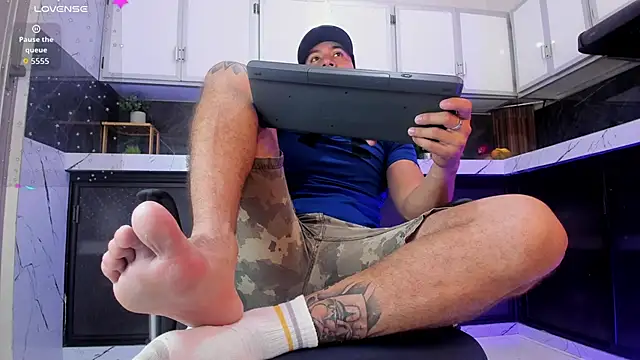 max vasquez  online show from March 6, 7:33 pm