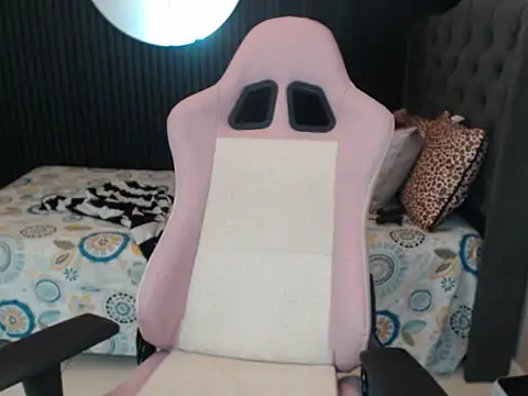 taylor bigdick18 online show from April 30, 3:30 pm