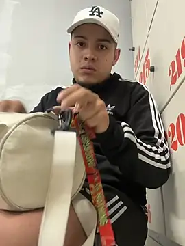 OliverTabordaa online show from April 13, 9:37 pm