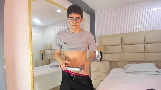 TylerCross  online show from April 19, 8:22 pm