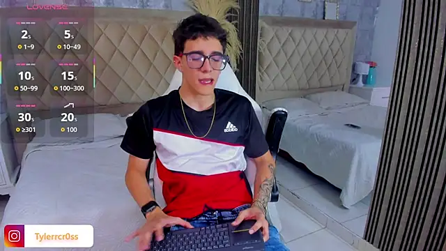 TylerCross  online show from April 10, 8:38 pm