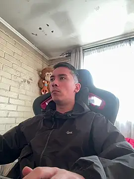 Cr1sXPorn online show from April 12, 9:16 pm