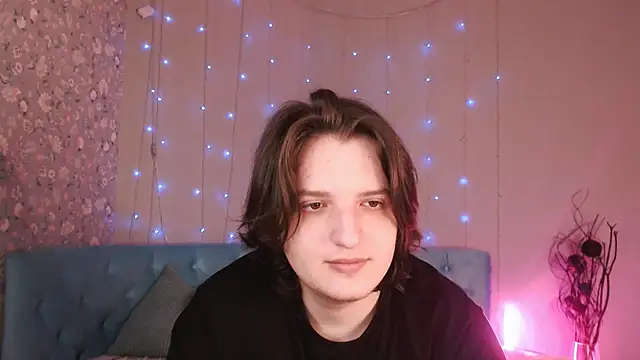 delalex online show from March 18, 8:45 pm